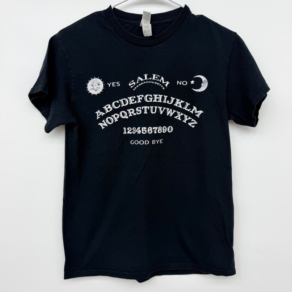 Gildan Salem Massachusetts Ouija Board Graphic T-Shirt Womens Small Black